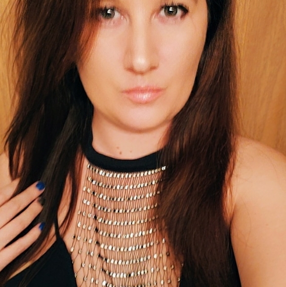 Meet your Posher, Mikhayla - Picture 2 of 3